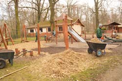Auspolsterung des Spielplatzes