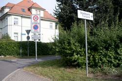 Einfahrt in Richtung Tierpark