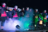 Mit Hexen gehen die Tänze los